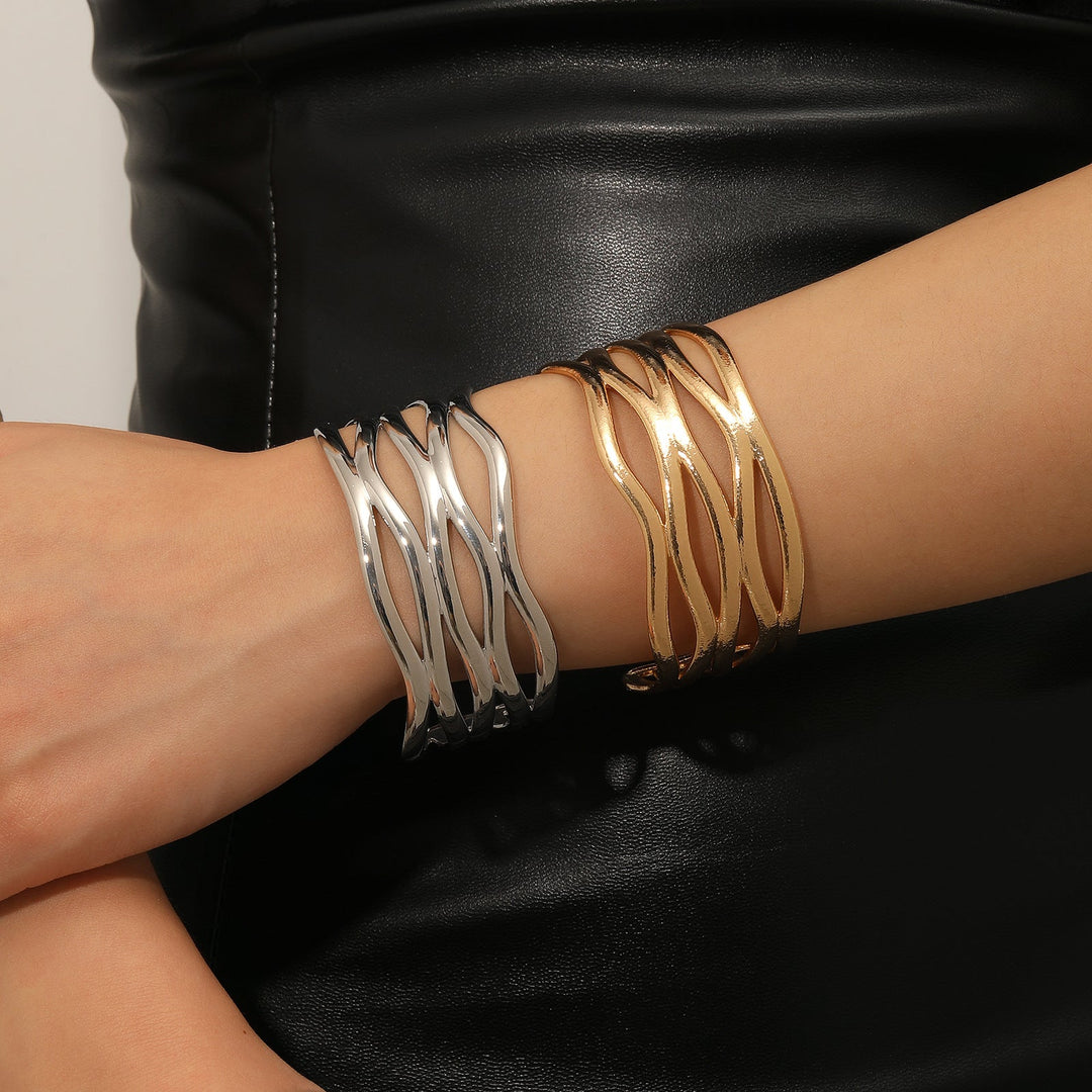 Women's Open Bangle with Elegant, Curved Design Nin Boutique 1784077121