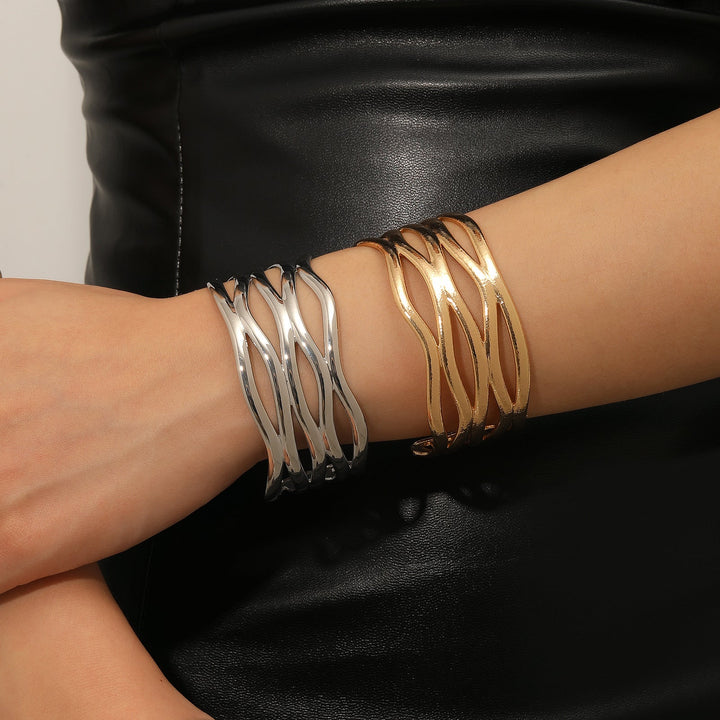 Women's Open Bangle with Elegant, Curved Design Nin Boutique 1784077121