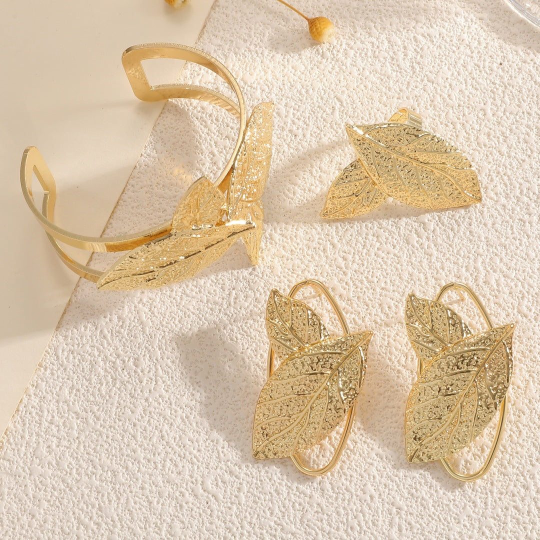 Women's bracelet with intricate leaf design Nin Boutique