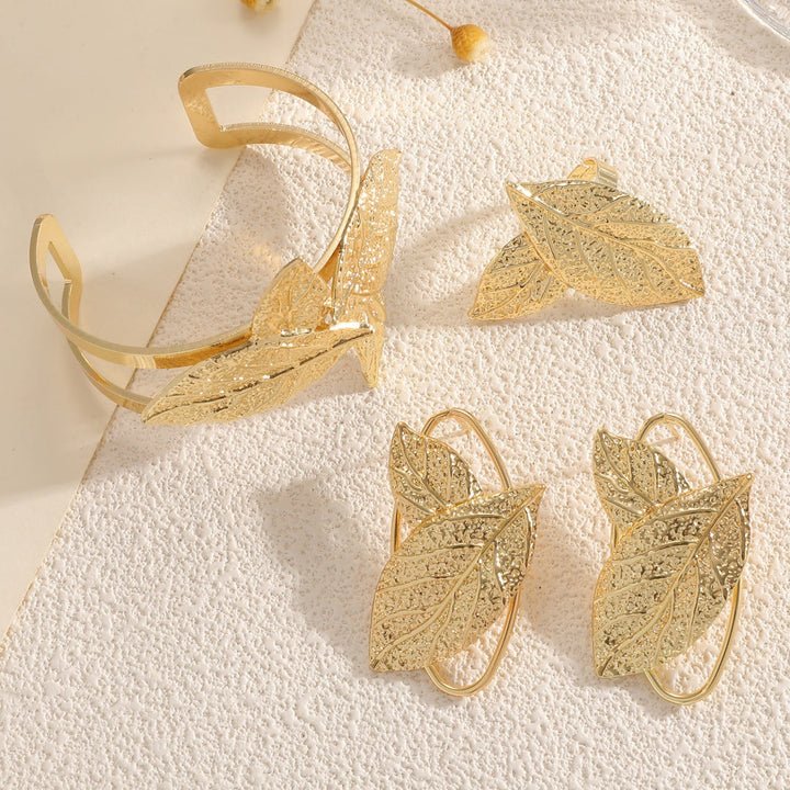 Women's bracelet with intricate leaf design Nin Boutique