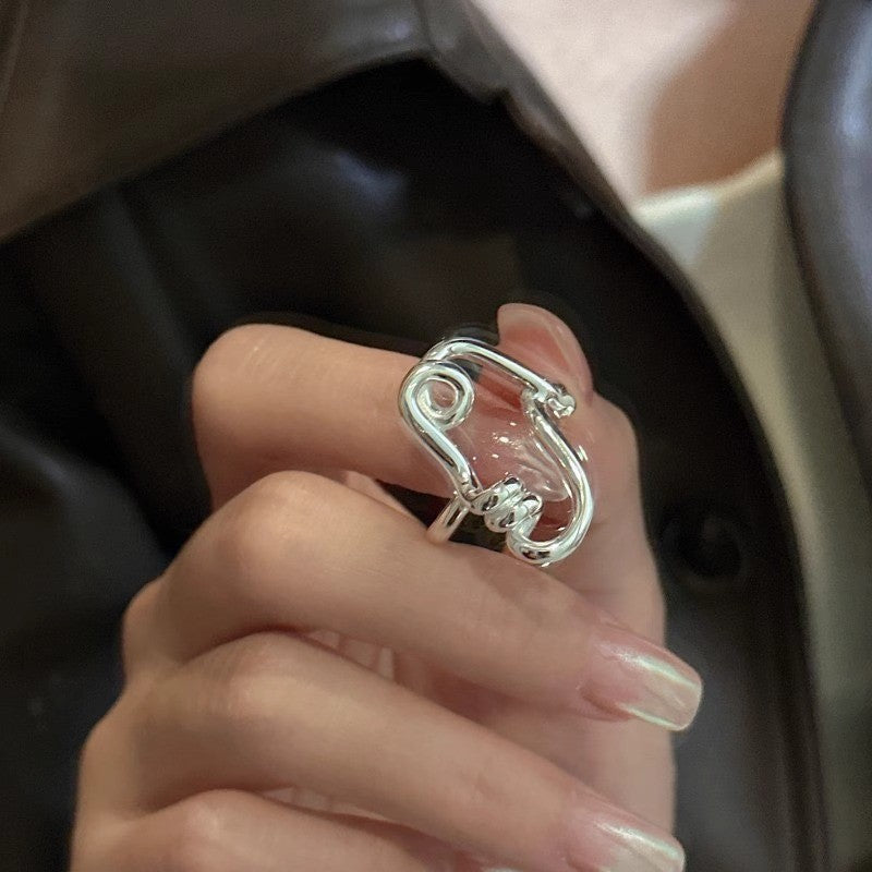 Women's ring with unique flowing design Nin Boutique