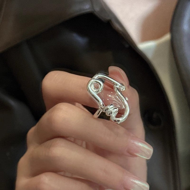 Women's ring with unique flowing design Nin Boutique