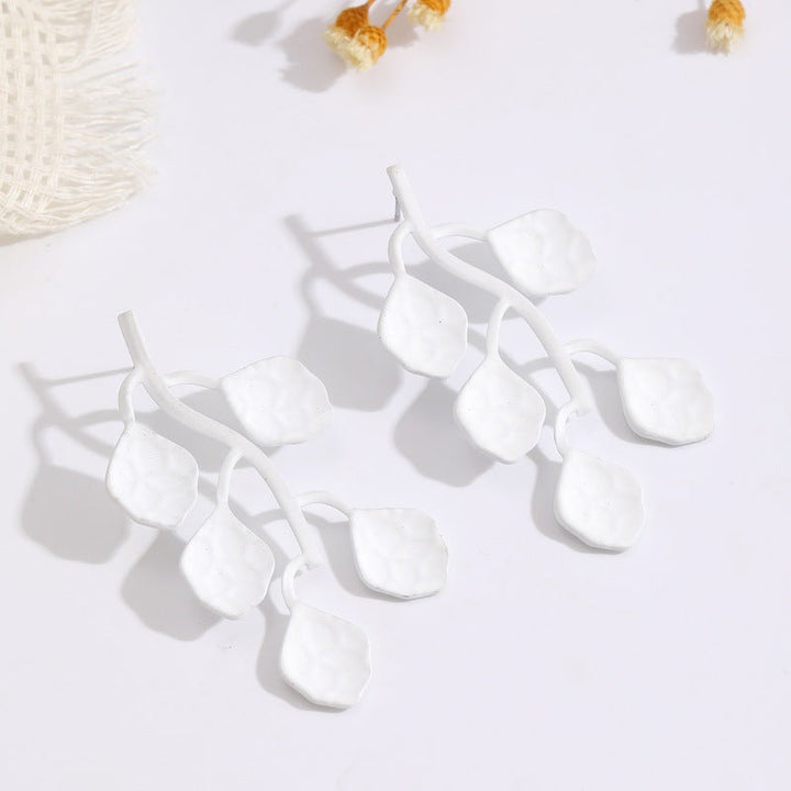 Women’s earrings in modern leaf design Nin Boutique