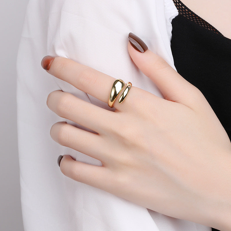 Women Open Ring with elegant, curved design Nin Boutique