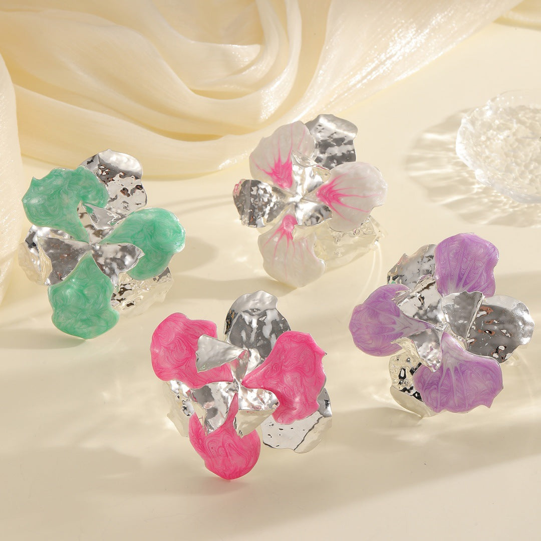 Women's flower-shaped ring made of shiny metal and high-quality epoxy resin Nin Boutique