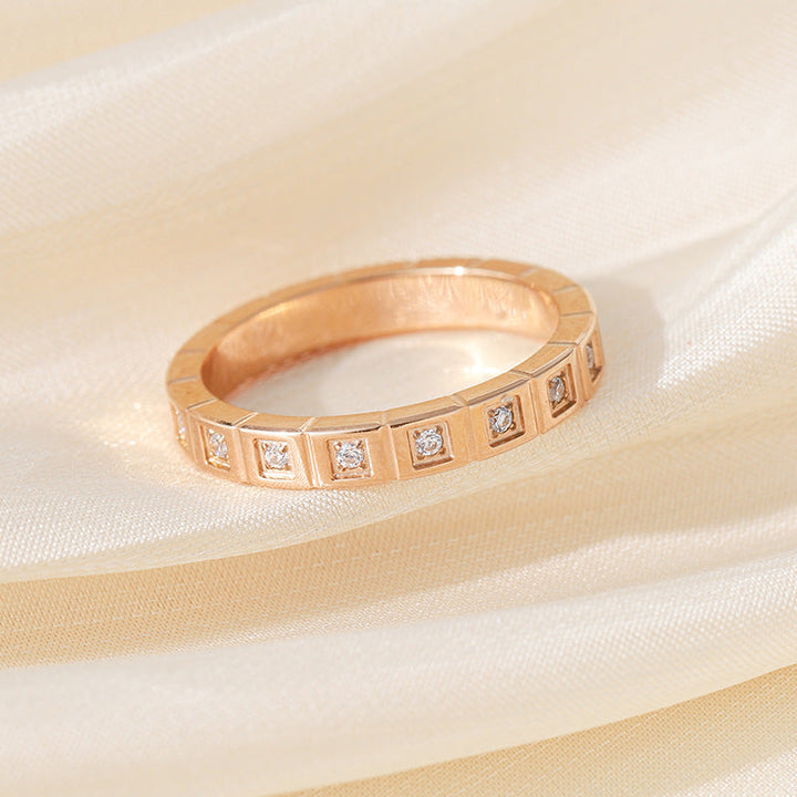 Ladies stylish ring with modern square design and sparkling zirconia stones Nin Boutique