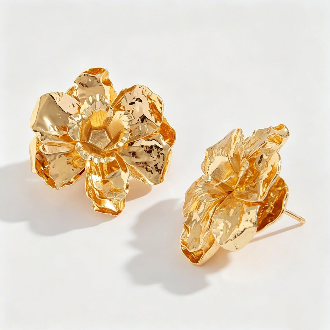 Ladies earrings in artistic flower design Nin Boutique