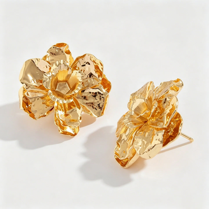 Ladies earrings in artistic flower design Nin Boutique