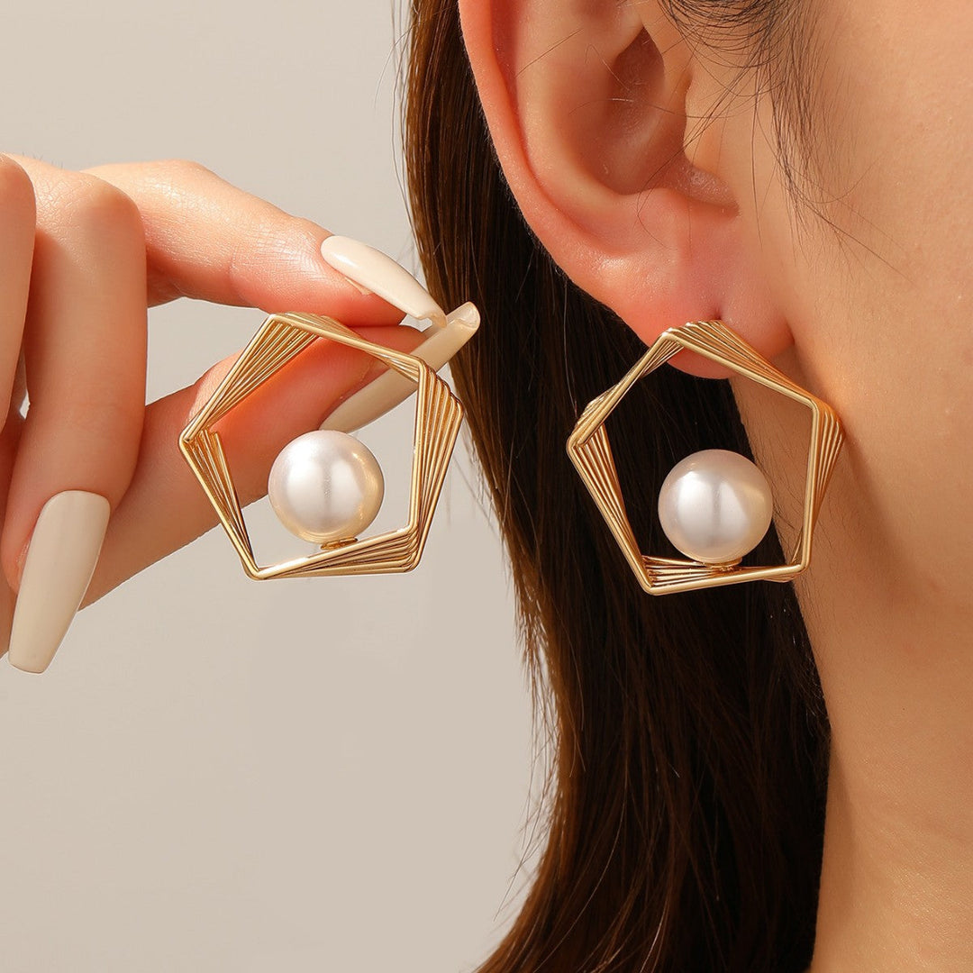 Women's earrings with elegant pearl and geometric shape Nin Boutique