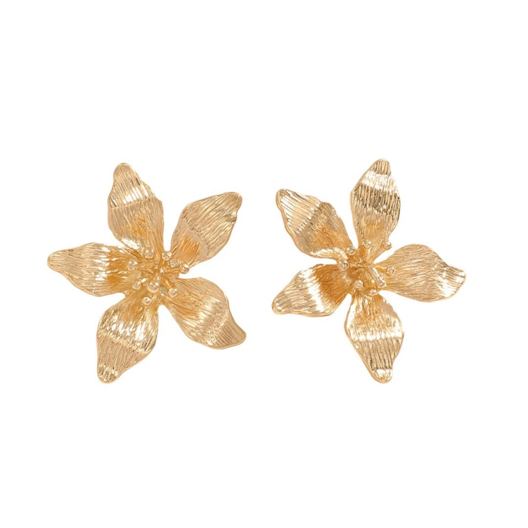 Ladies earrings in artistic flower design Nin Boutique