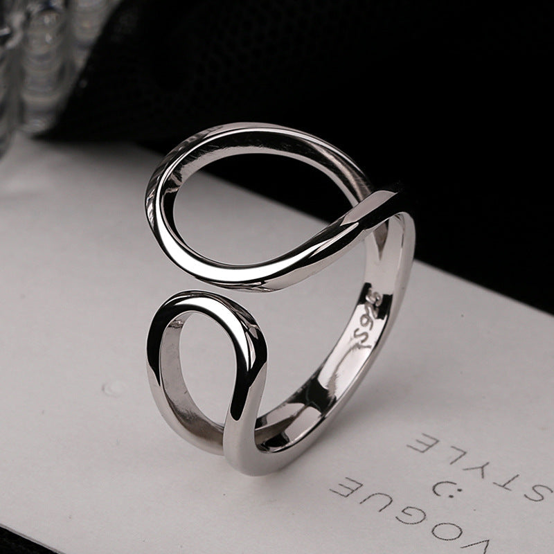 Ladies Ring with elegant curved design Nin Boutique