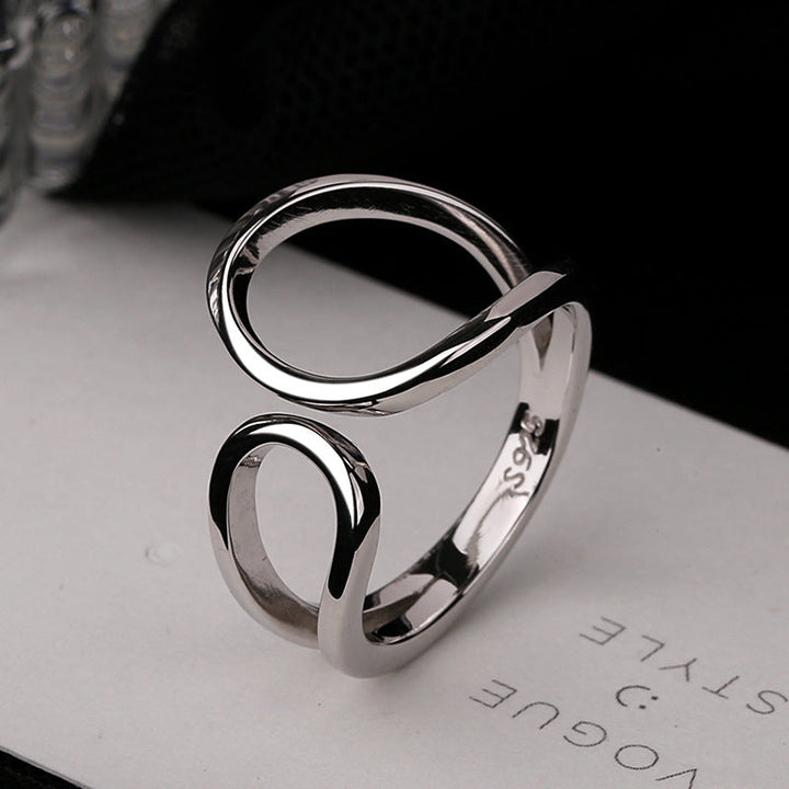 Women's ring with modern and fluid design Nin Boutique