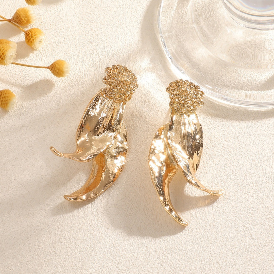 Women's earrings with floral relief design Nin Boutique