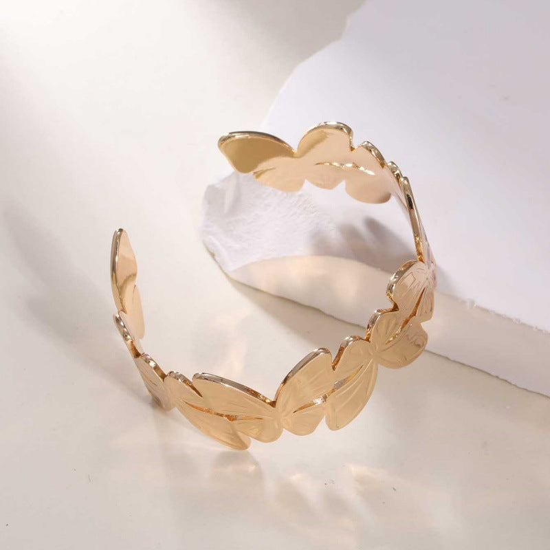 Women's Open Bangle with Elegant Wave Design Nin Boutique