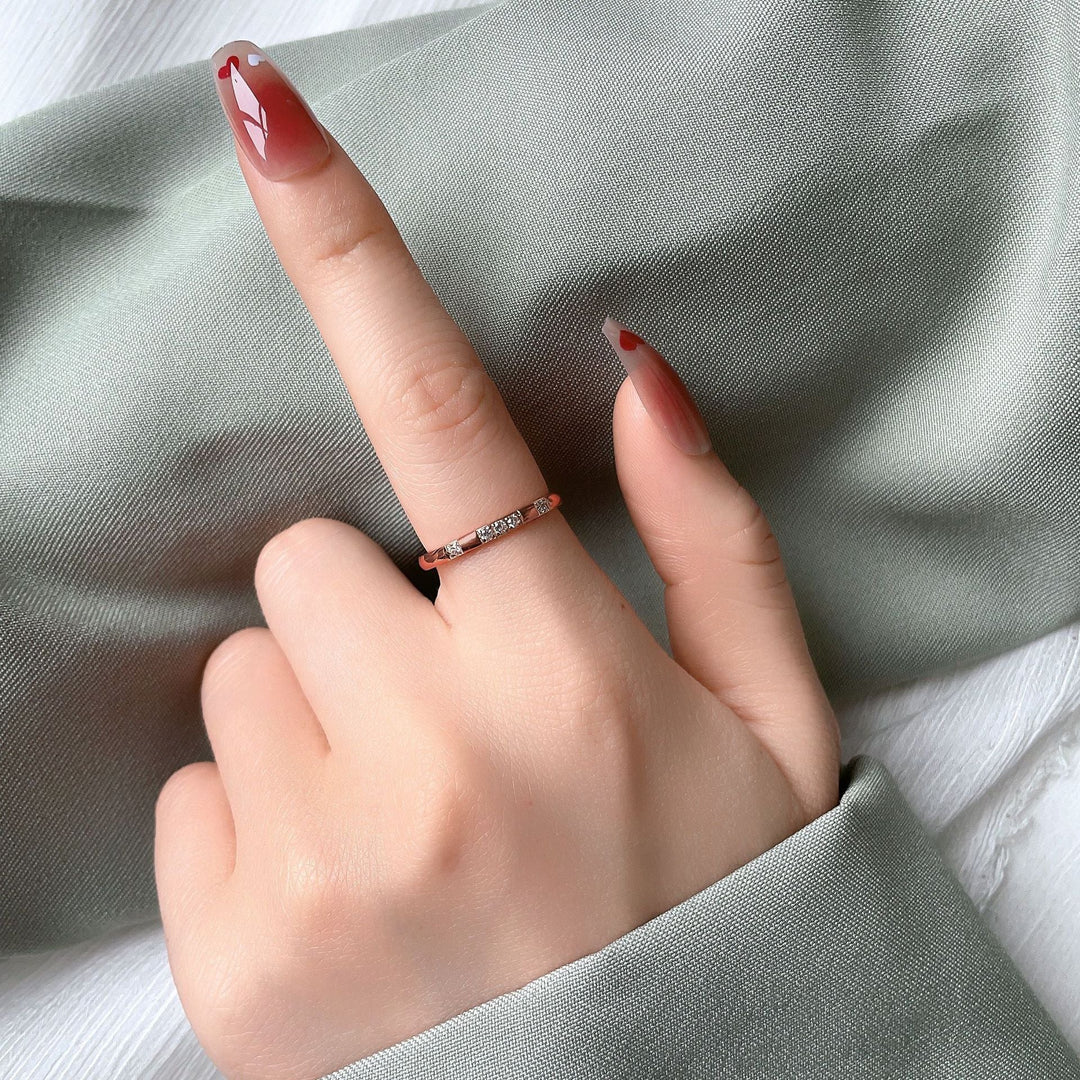 Ladies ring with sparkling zirconia stones and elegant design Nin Boutique