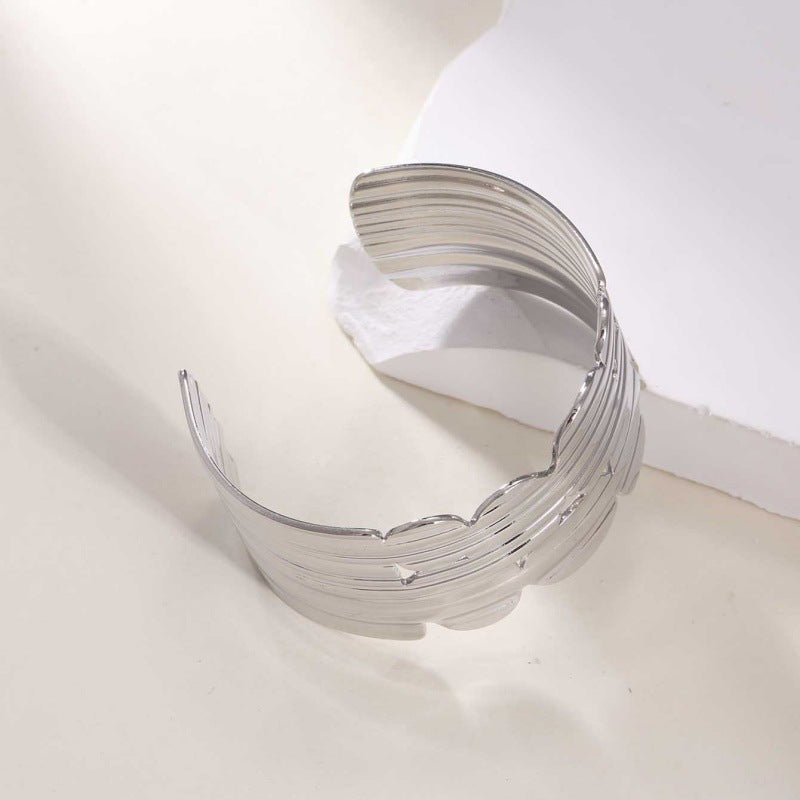 Women's Open Bangle with Elegant Wave Design Nin Boutique