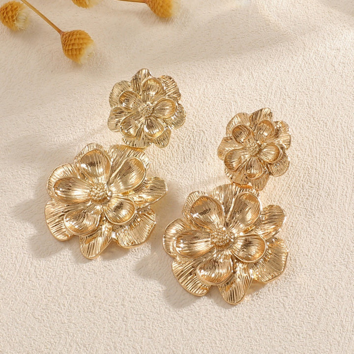 Ladies earrings with artistic floral relief Nin Boutique