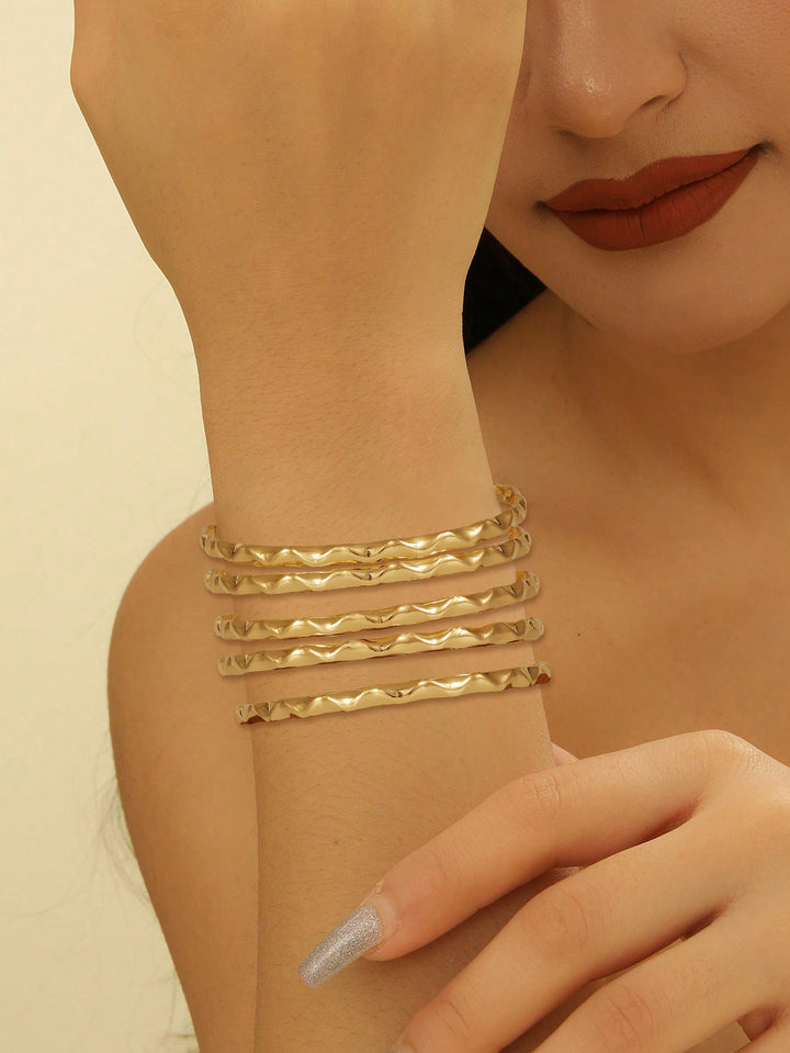 Women's cuff bracelet in artistic, structured design Nin Boutique