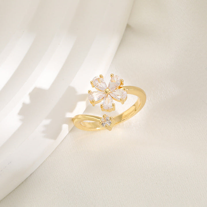 Women's ring with elegant floral design and sparkling zirconia Nin Boutique