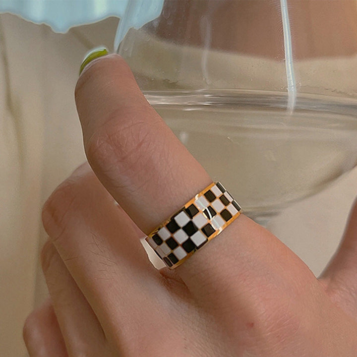 Women's ring with checkerboard pattern Nin Boutique