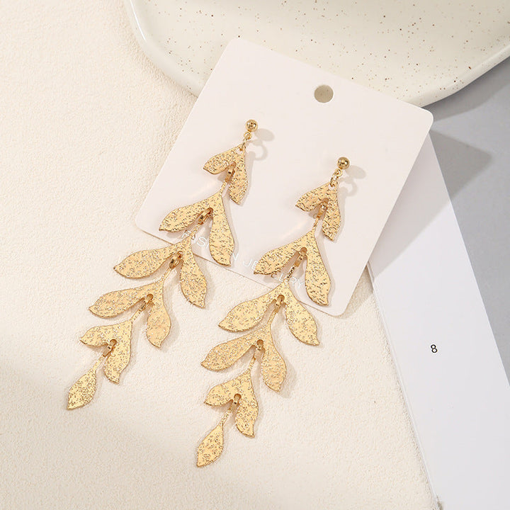 Ladies earrings in modern star design Nin Boutique