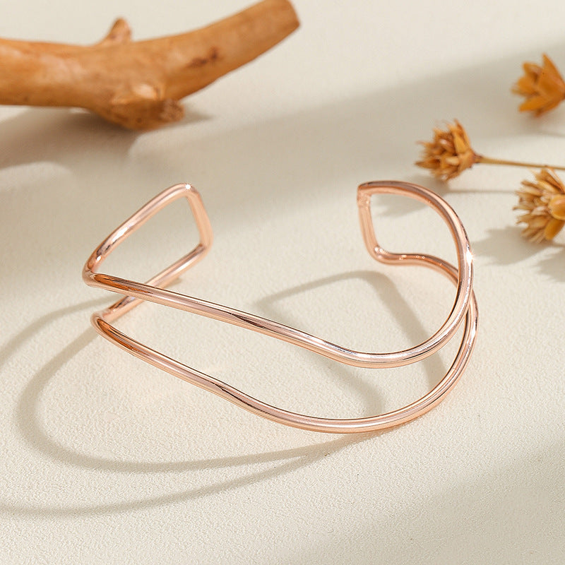 Women's Open Bangle with Curved Design Nin Boutique