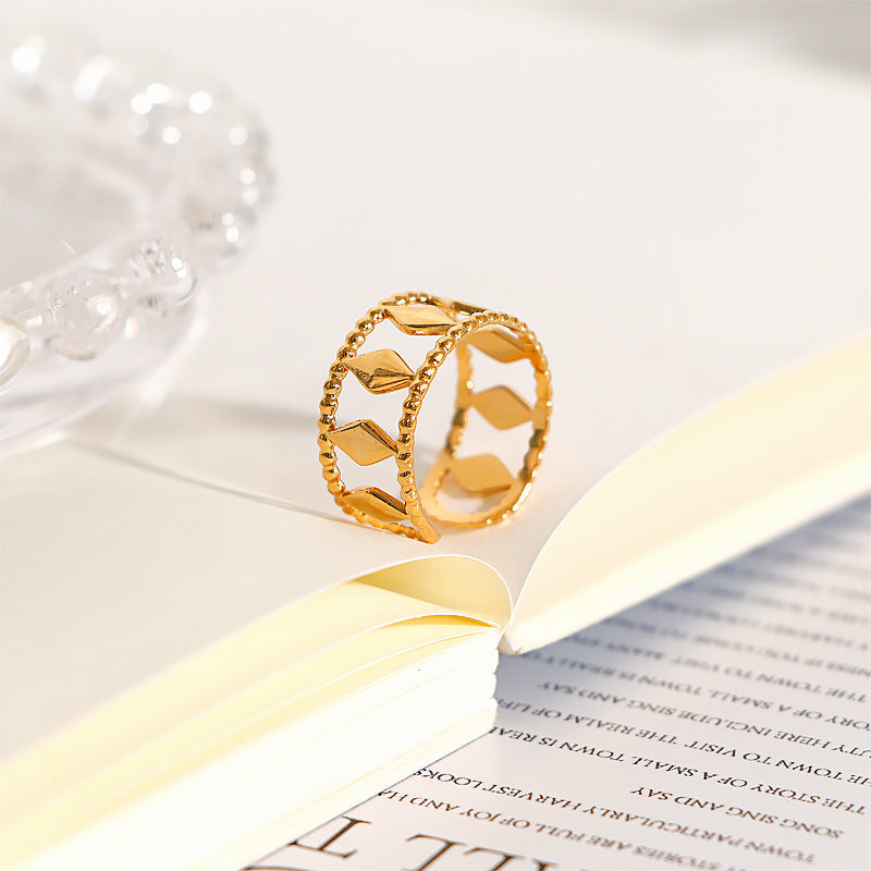 Ladies Ring in elegant crocodile design Nin Boutique