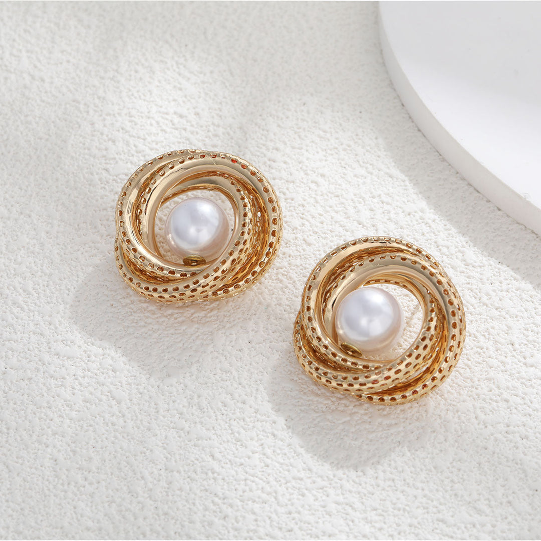 Women's pearl earrings with elegant gold frame Nin Boutique