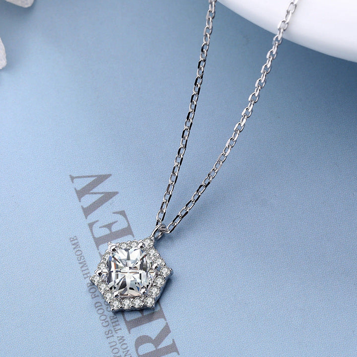 Women's necklace with sparkling crystal pendant in delicate design Nin Boutique