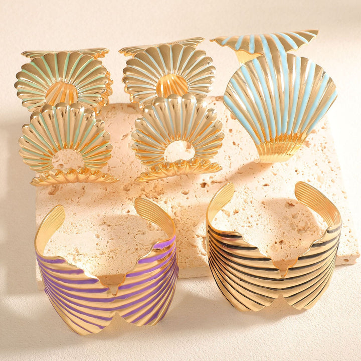 Ladies cuff with elegant shell design Nin Boutique
