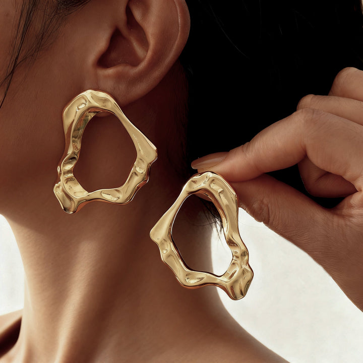 Ladies earrings in modern, flowing design Nin Boutique