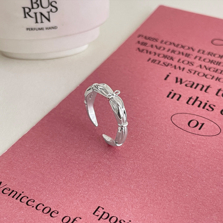 Women’s Ring with Floral Relief Design Nin Boutique