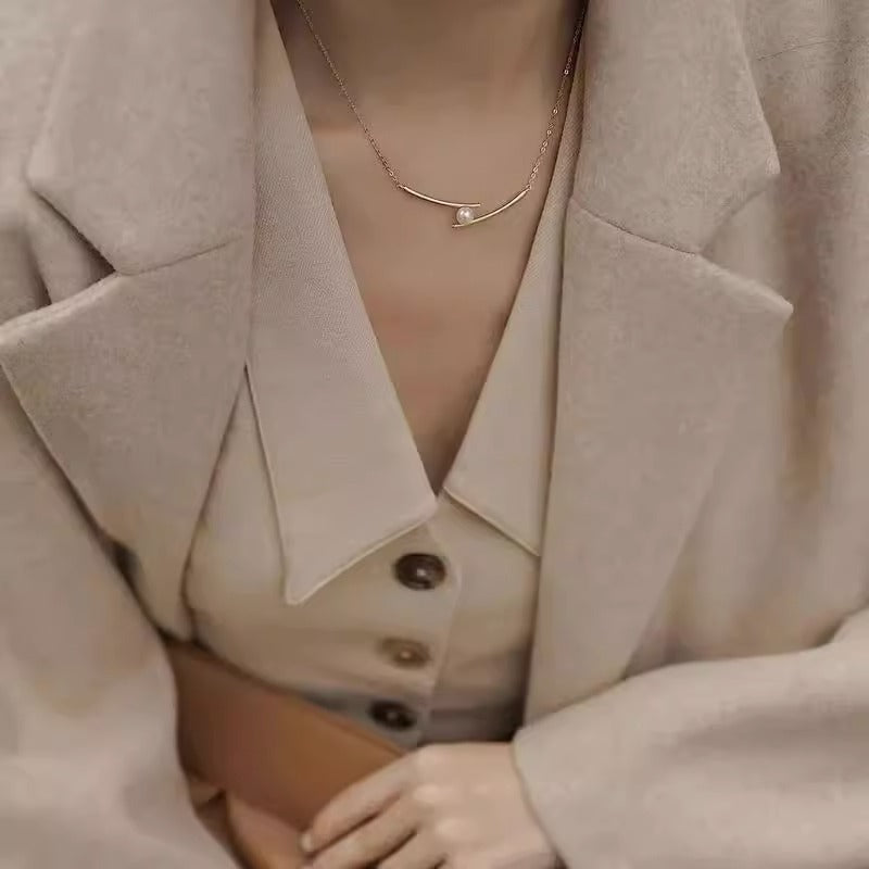 Women’s necklace with stylish minimalist design and elegant pearl Nin Boutique