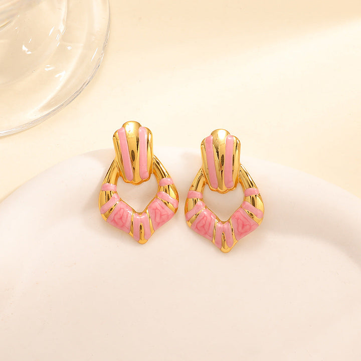 Ladies earrings in elegant shell design Nin Boutique