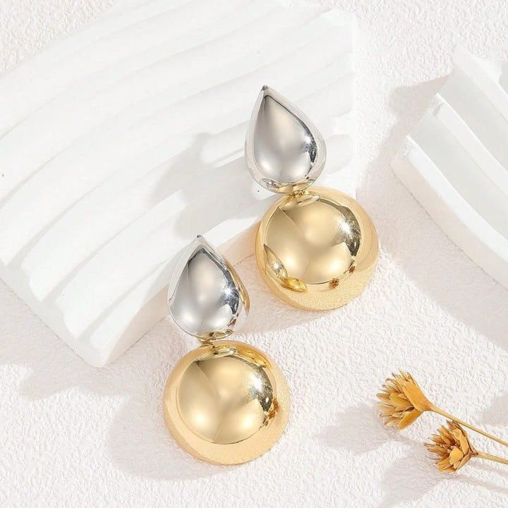 Women's earrings with modern, sculptural design Nin Boutique