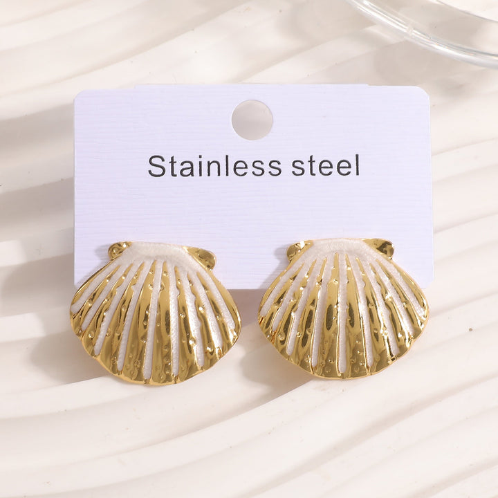 Ladies earrings in exclusive shell design Nin Boutique