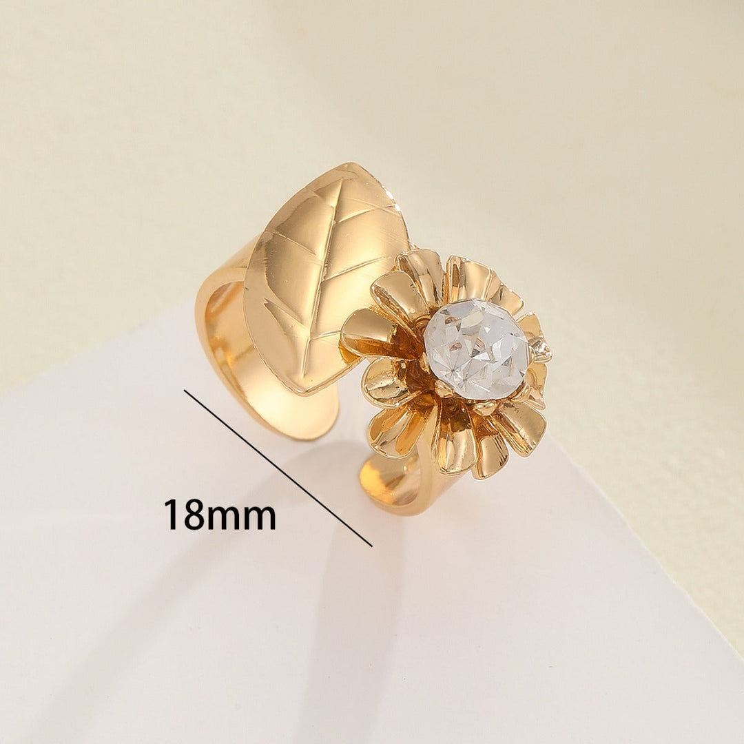 Women's ring with elaborate shell and bow motif Nin Boutique