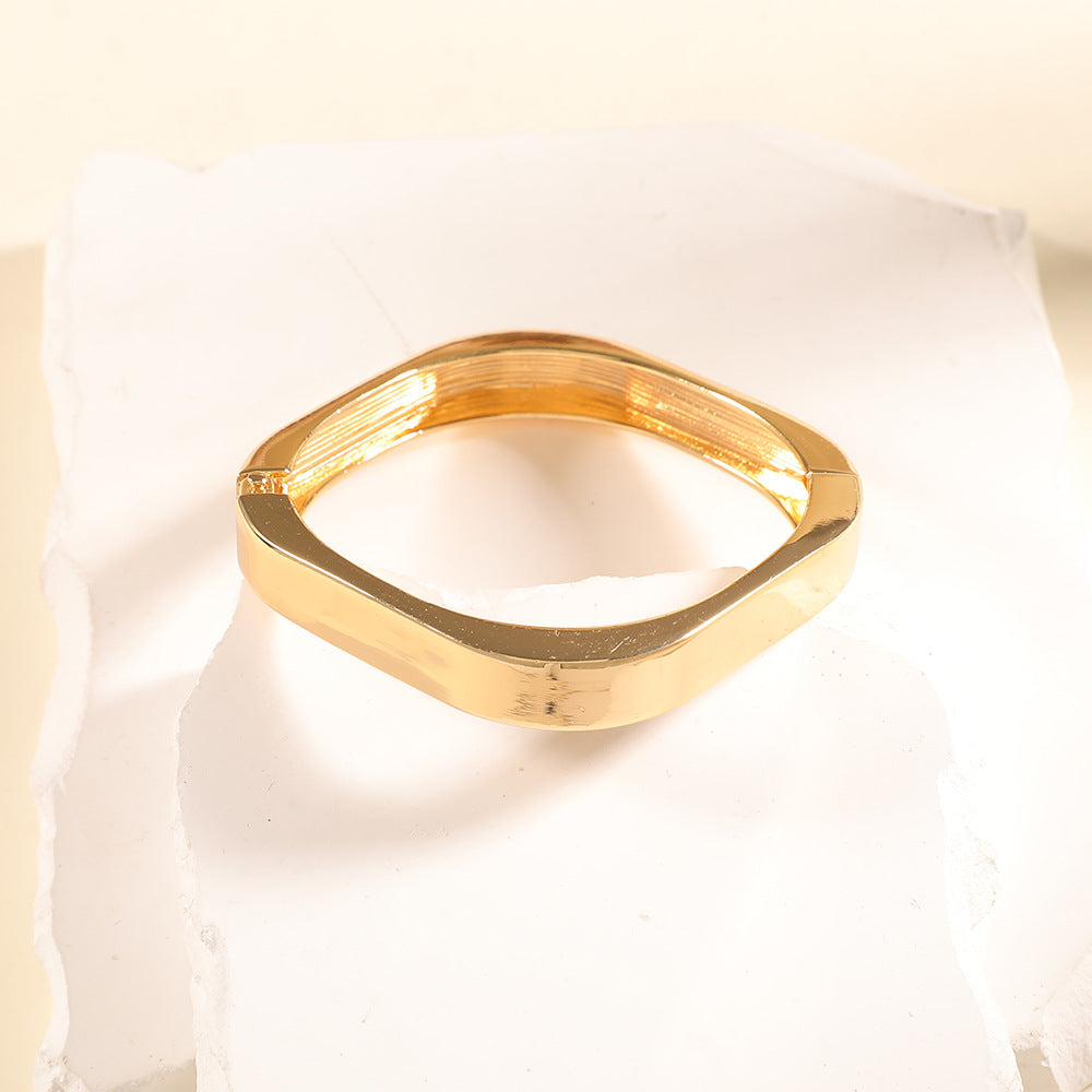 Women Open Bangle with Artistic Leaf Design Nin Boutique