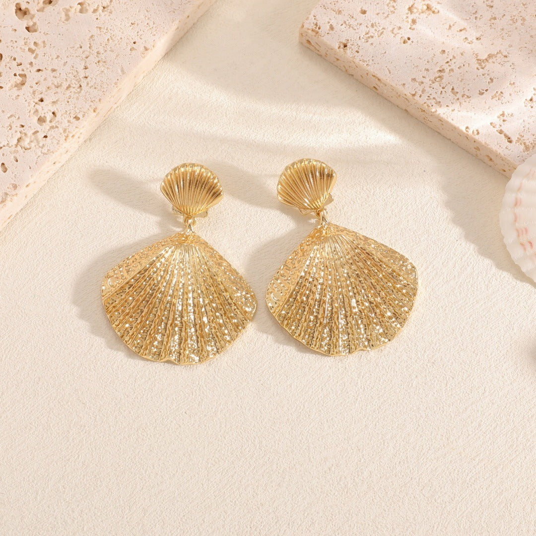 Women’s earrings in shell design Nin Boutique