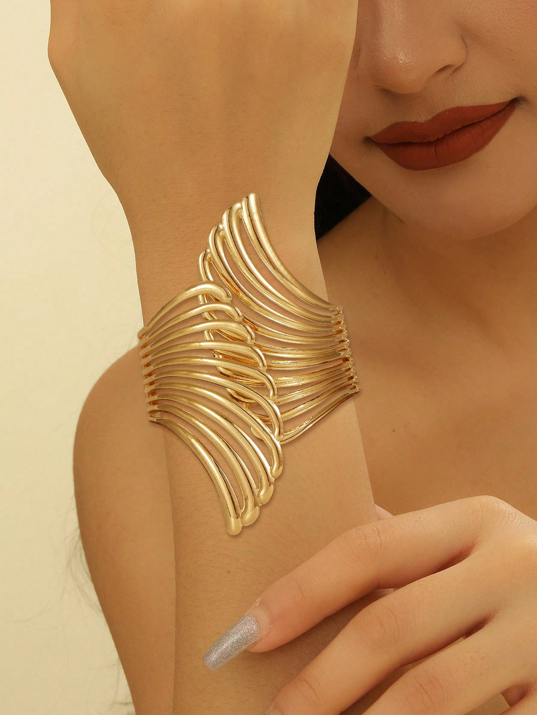 Women's cuff bracelet in artistic, structured design Nin Boutique