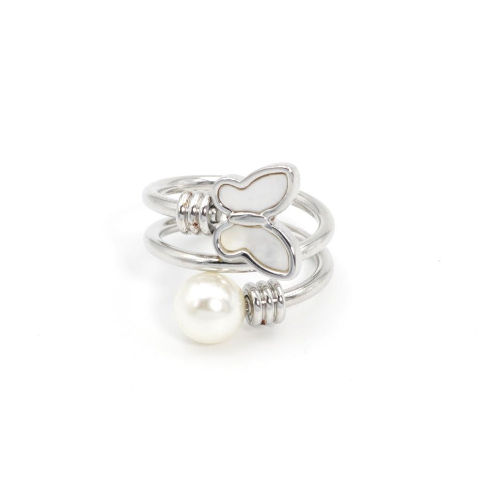 Ladies ring with delicate butterfly motif Nin Boutique