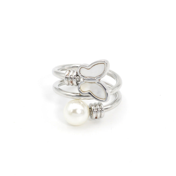 Ladies ring with delicate butterfly motif Nin Boutique