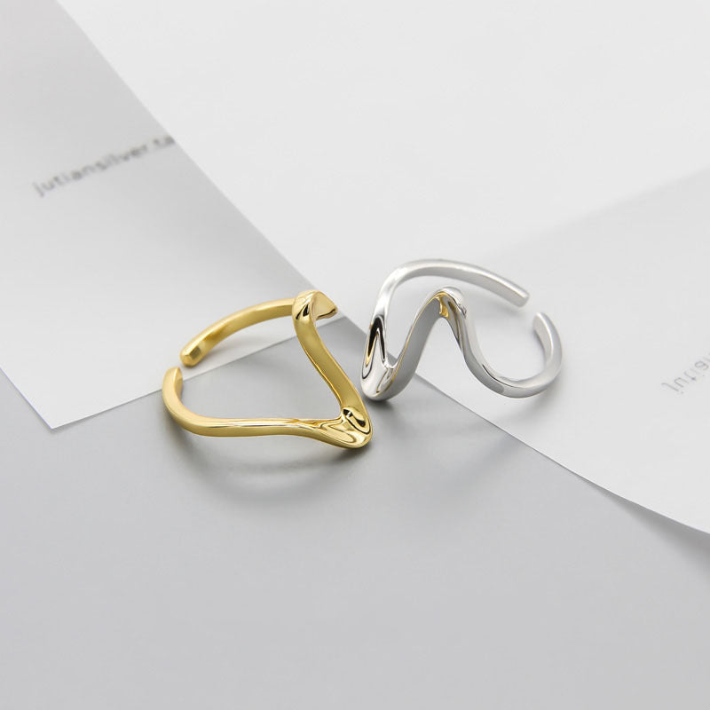 Ladies Ring with Curved Design Nin Boutique