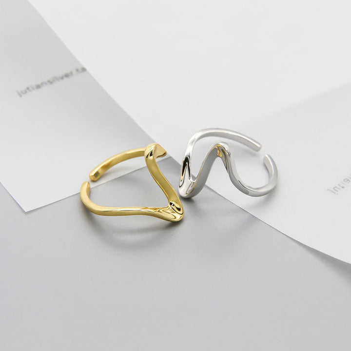 Ladies Ring with Curved Design Nin Boutique